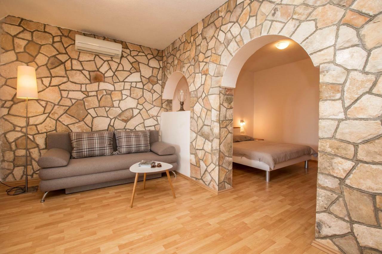 villa pod borom Sveta Nedelja  Exteriör bild