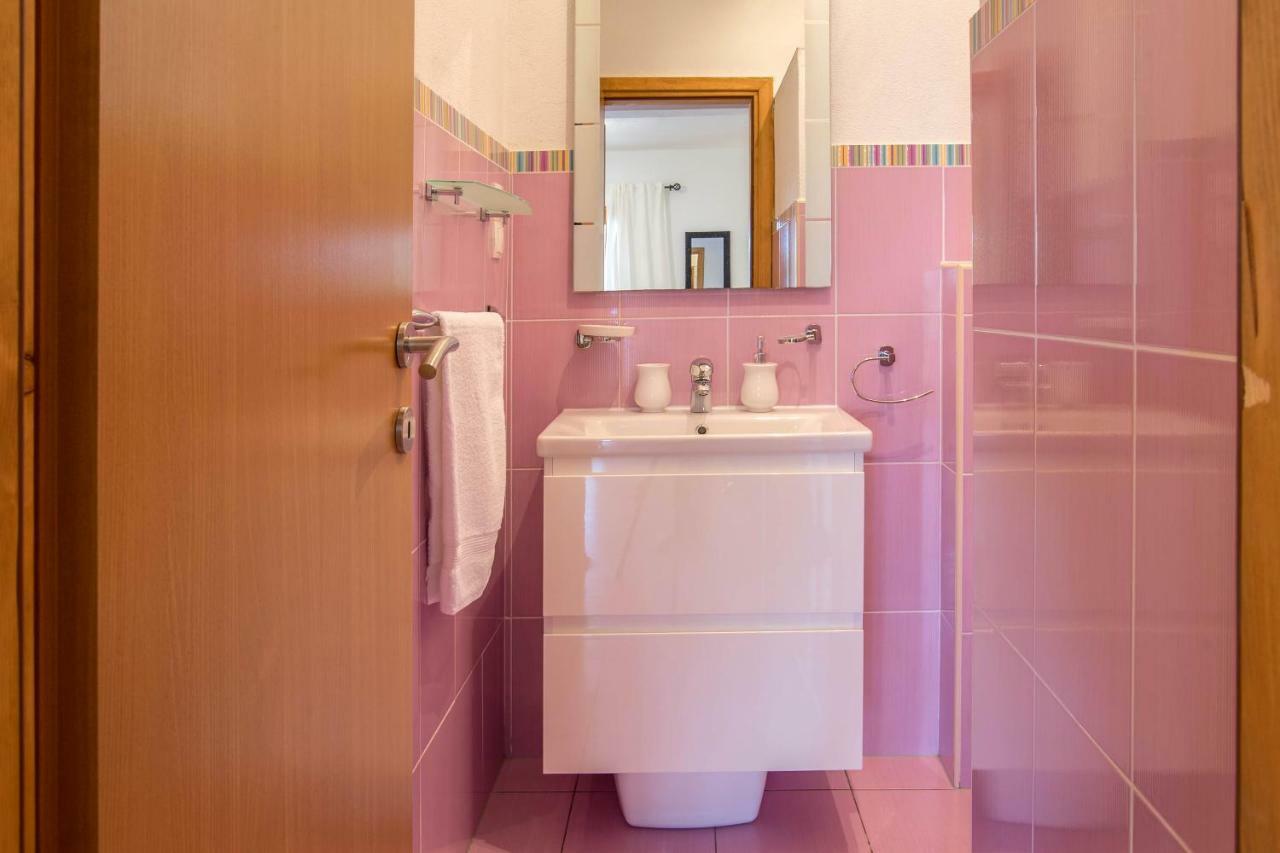 villa pod borom Sveta Nedelja  Exteriör bild