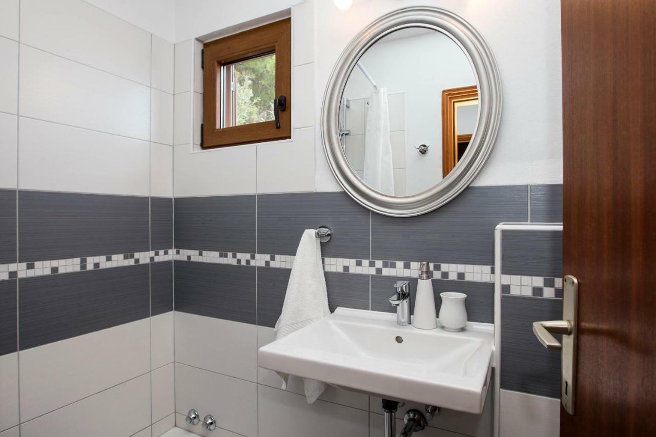 villa pod borom Sveta Nedelja  Exteriör bild